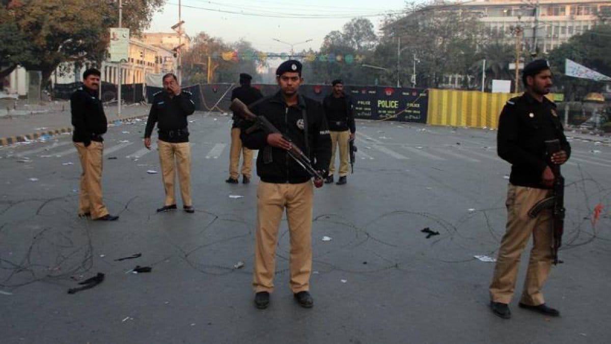 Pakistan'da canlı bomba saldırısı; 6 ölü, 12 yaralı