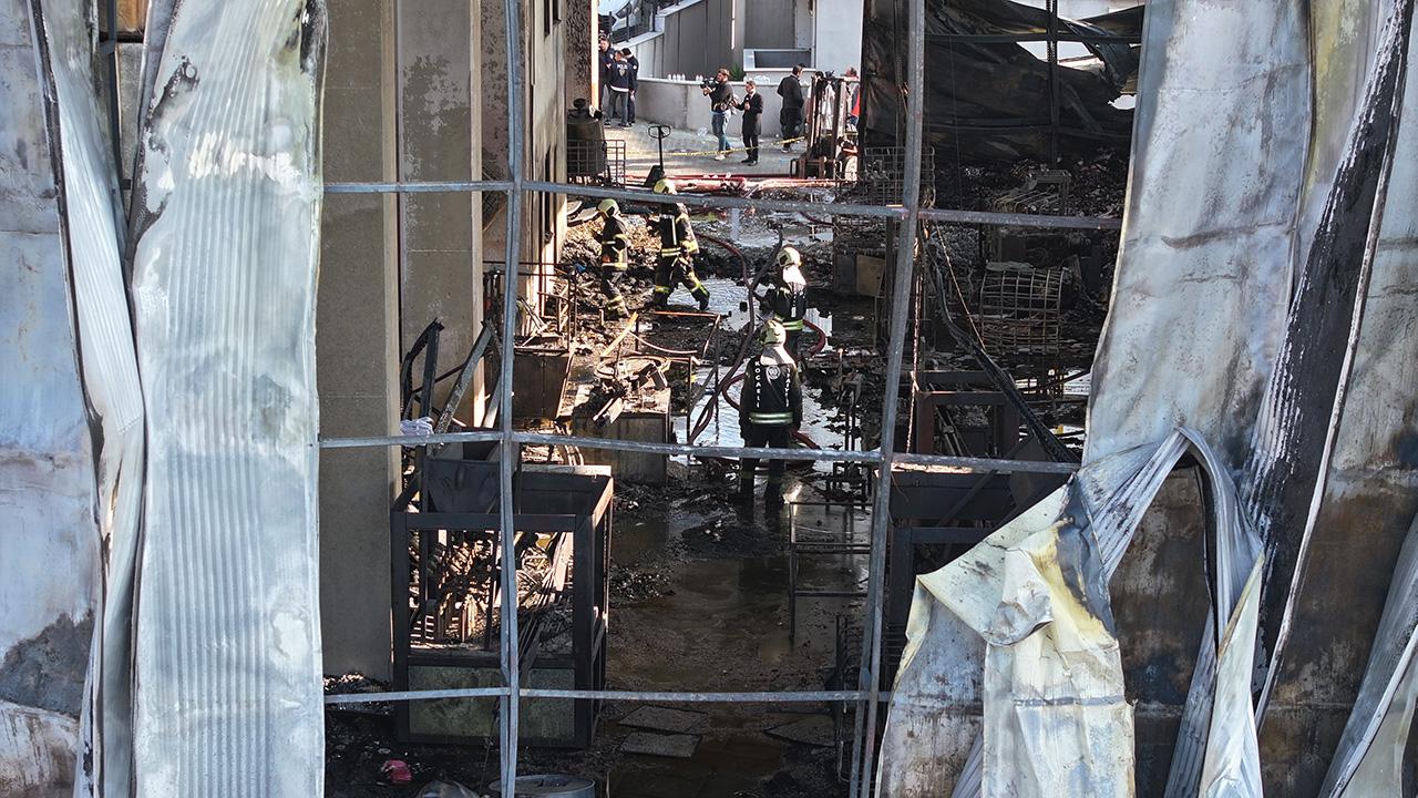 Kocaeli'deki fabrika yangınında hayatını kaybedenlerin sayısı 7'ye yükseldi