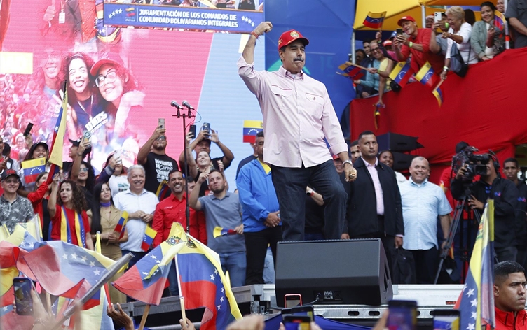 Maduro, dans ederek ABD'ye 'barış' çağrısında bulundu