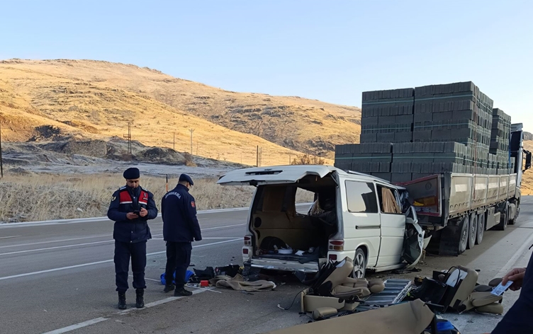 Malatya’da feci kaza: Ölü ve yaralılar var