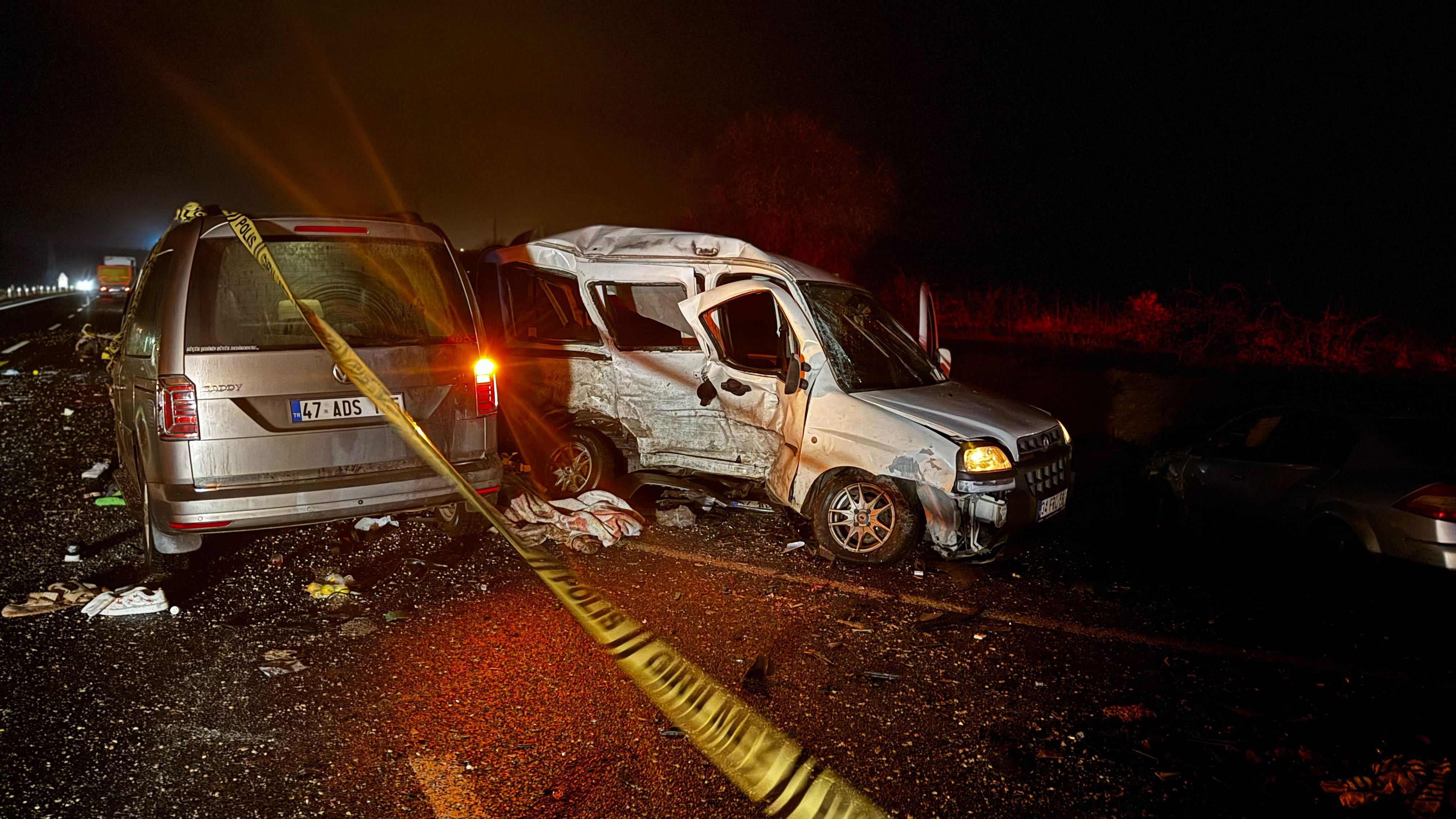 Mardin'de 3 aracın karıştığı trafik kazasında 4 kişi öldü, 5 kişi yaralandı