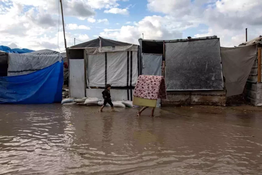 Gazze’de Şiddetli Fırtına Felakete Dönüştü