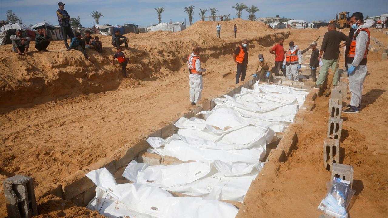 Soykırımcı İsrail'in Gazze'ye saldırılarında şehit sayısı 70 bin 654'e yükseldi