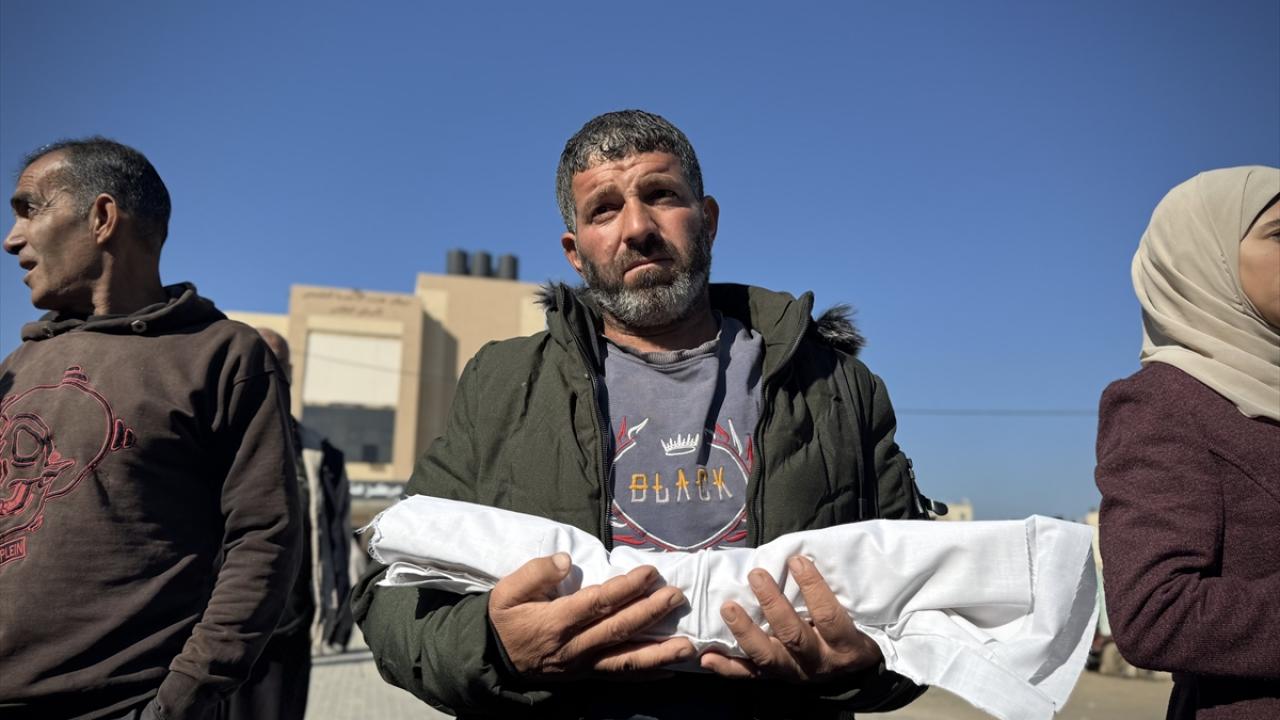 Katil İsrail, ateşkesin yürürlüğe girmesinden bu yana Gazze'de 405 Filistinliyi şehit etti