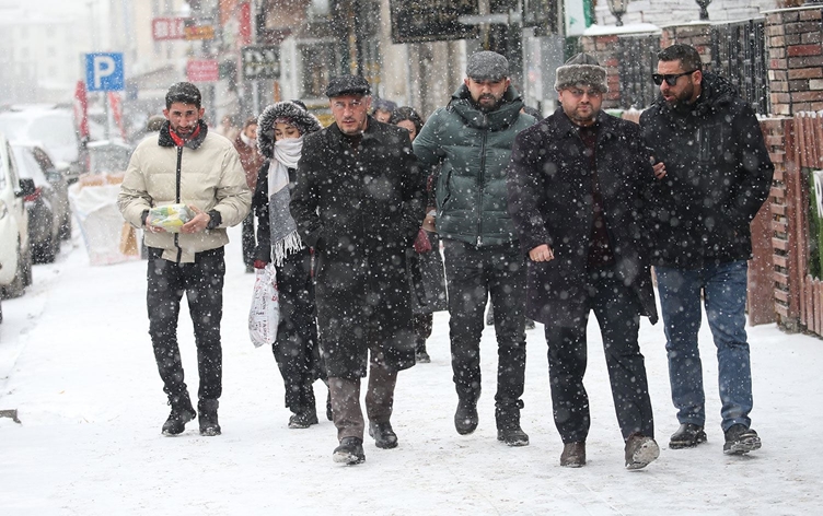 Türkiye buz kesti: 63 ilde kar, 31 ilde sarı alarm