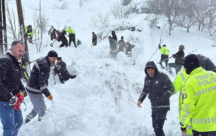 Van’da çığ felaketi: 1 kişi kayıp, 22 ev boşaltıldı