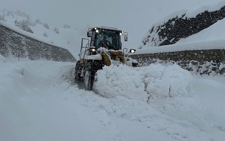 Van, Hakkari, Bitlis ve Muş'ta hayat durdu: 1644 köyle ulaşım kesildi