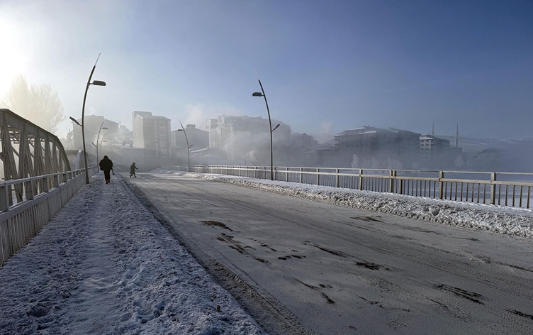 Ardahan dondu: Eksi 39,7 derece!