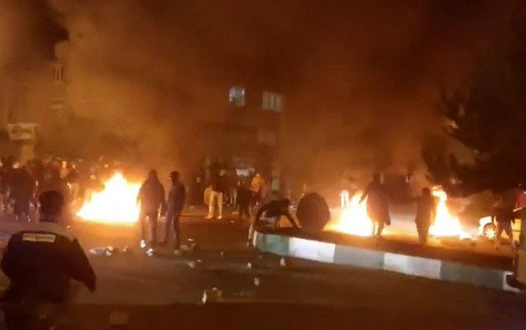 İran hükümeti, protestocular tarafından 111 güvenlik görevlisinin öldürüldüğünü açıkladı