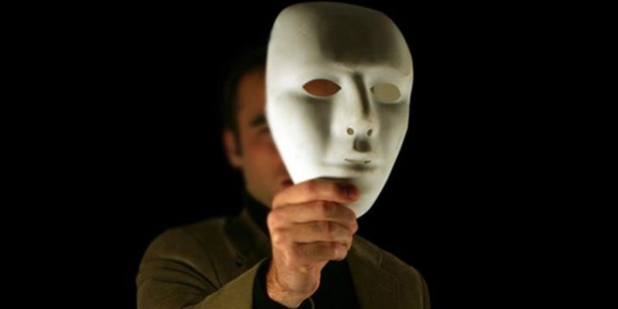 Kırık bir ayna ve kaybolan suret: Dindarlık ve iyilik üzerine bir yüzleşme