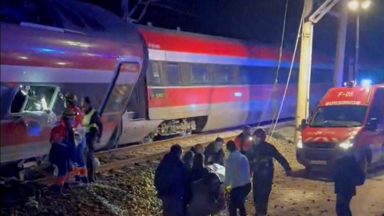 İspanya'da iki hızlı tren raydan çıktı: 21 ölü