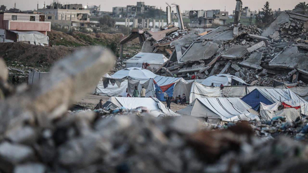 Katil İsrail, ateşkese rağmen Gazze Şeridi'ne saldırılarını sürdürdü
