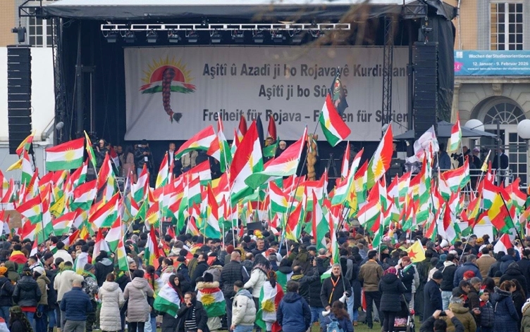 Almanya'da Rojava mitingi: 15 bin kişi ‘Kürt birliği’ için Bonn’da buluştu