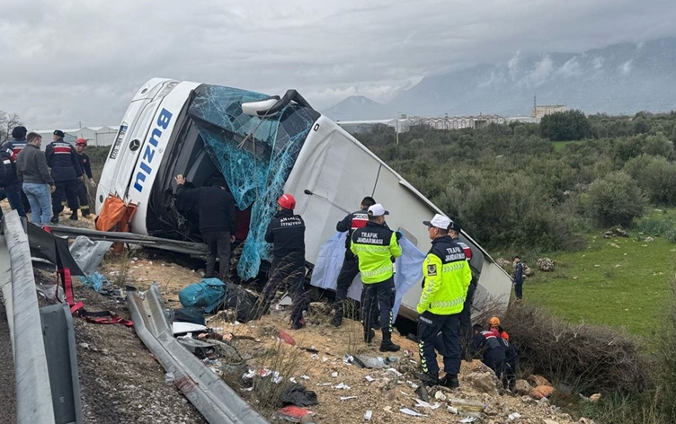 Yolcu otobüsü şarampole uçtu: En az 8 ölü, 26 yaralı