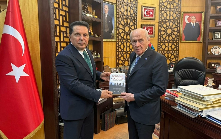 Ahmet Özer'den Bahçeli'ye teşekkür: Kayyum çıkışı demokratikleşme adına kıymetli