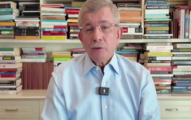 Ahmet Davutoğlu: Türkiye savaşın tarafı olmamalı, arabulucu rol üstlenmeli