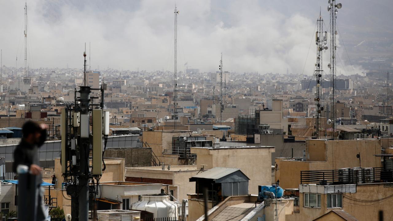 Siyonist İsrail ordusu, Tahran ve Beyrut'a eş zamanlı hava saldırıları başlattığını duyurdu