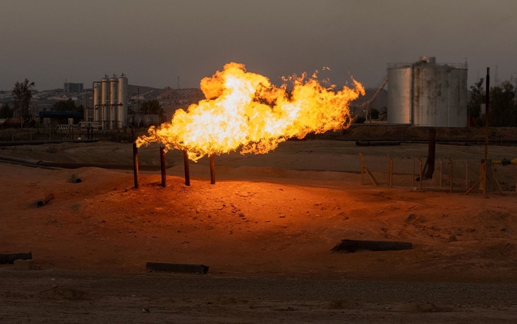 İran savaşının etkisiyle petrol fiyatları fırladı: Brent petrol 100 doları aştı