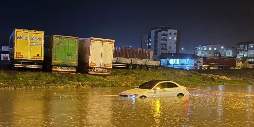 Şırnak'ta sel hayatı felç etti