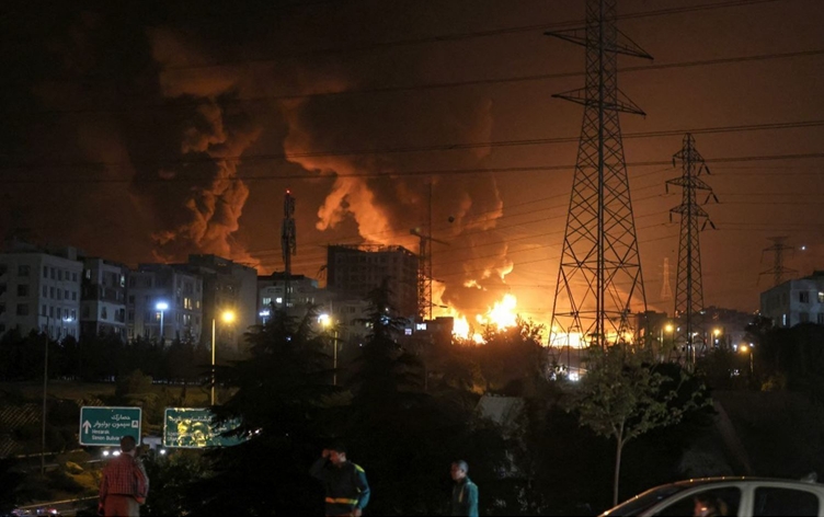 Tahran ve İsfahan’da şiddetli patlamalar: Evler sarsıldı, elektrikler kesildi