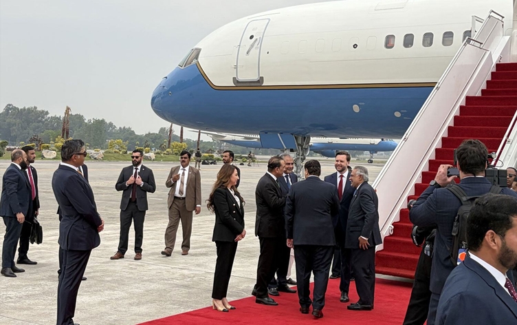 İslamabad görüşmeleri başlıyor: ABD heyeti Pakistan’da