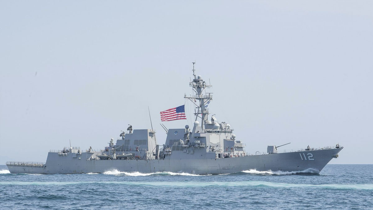 ABD savaş gemileri Hürmüz Boğazı'na girdi