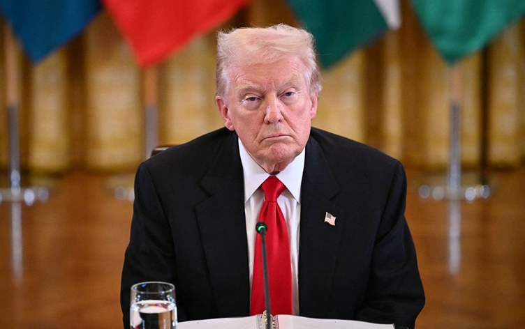 Trump'tan Hürmüz Boğazı'na mayın döşeyen teknelerin vurulması talimatı