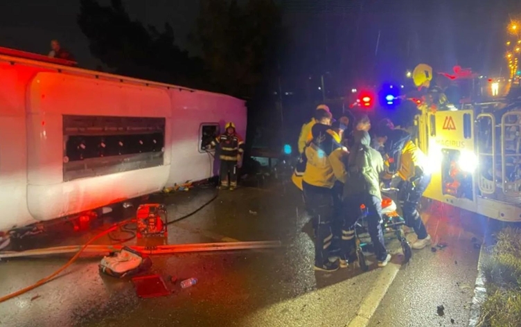 Yolcu otobüsü devrildi: 3 ölü, 22 yaralı