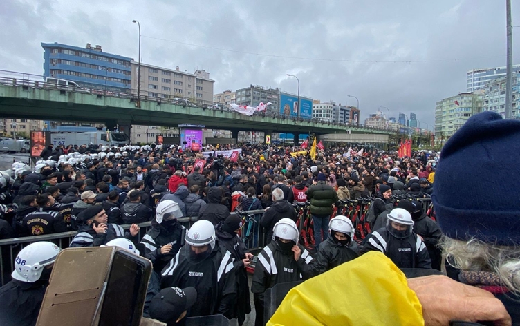 İstanbul’daki 1 Mayıs yürüyüşüne müdahale: Yüzlerce gözaltı