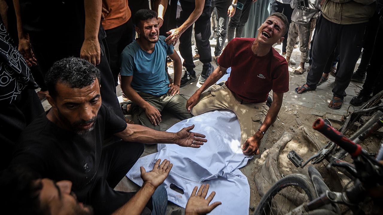 Soykırımcı İsrail'in Gazze'ye saldırılarında şehit sayısı 72 bin 612'ye yükseldi