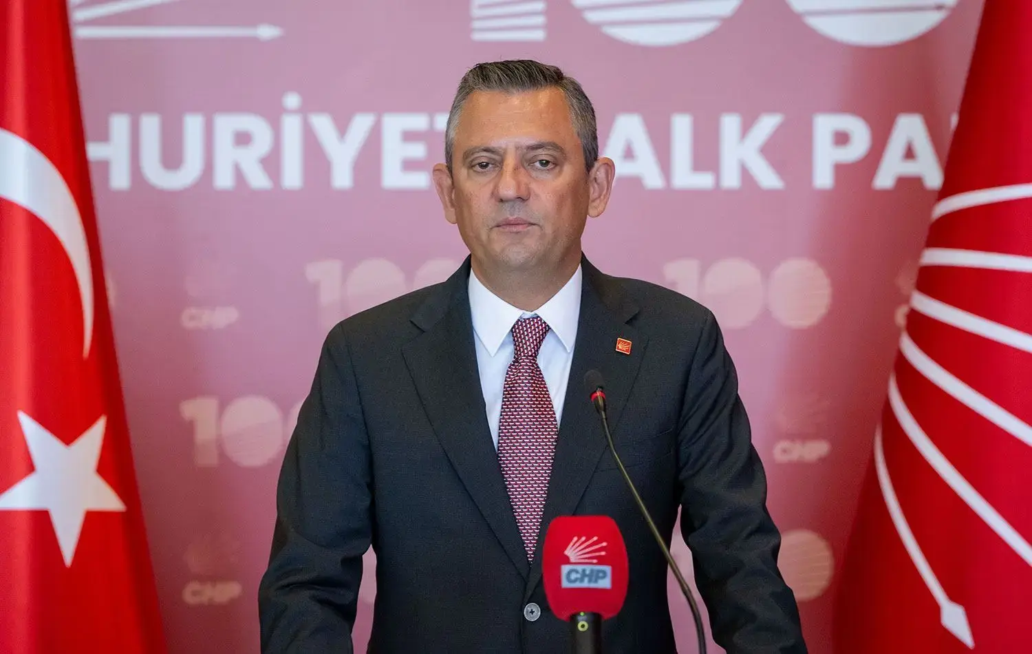 Özgür Özel: İkinci bir parti hazır etmek gerekebilir