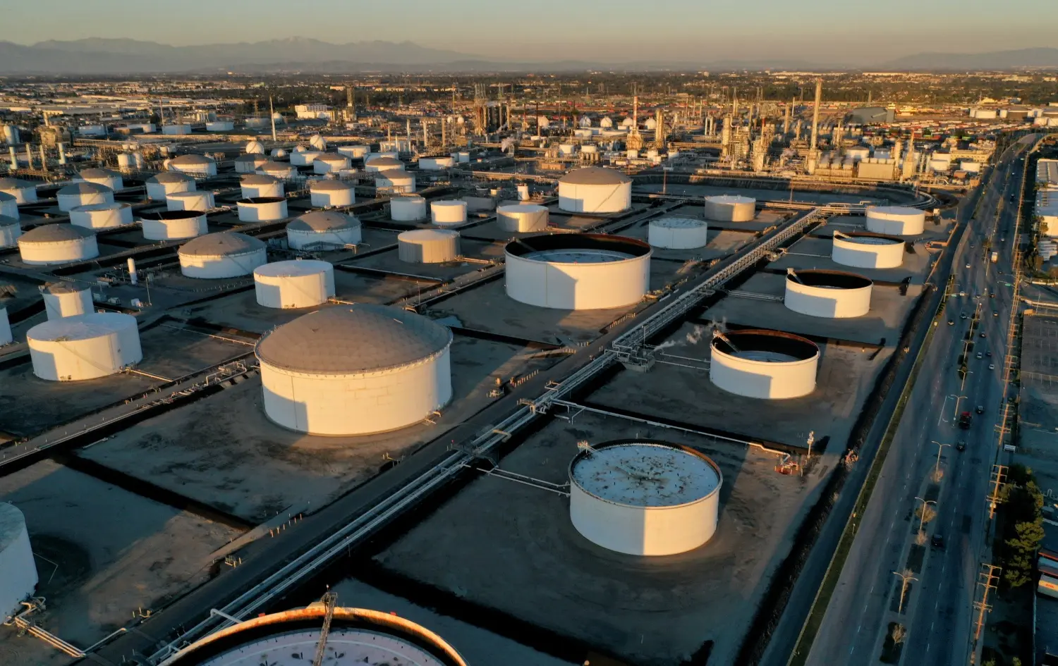 ABD'nin ticari ham petrol stokları 8 milyon varil azaldı