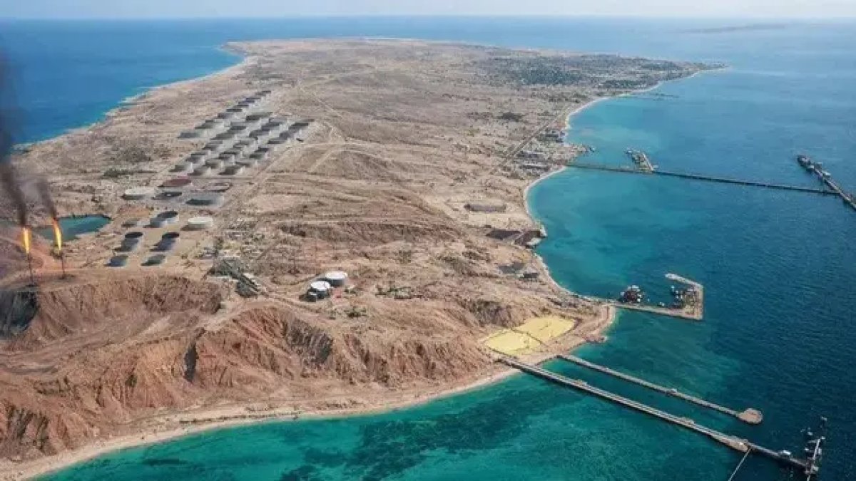İran: Hark Adası savaş boyunca 548 kez saldırıya uğradı