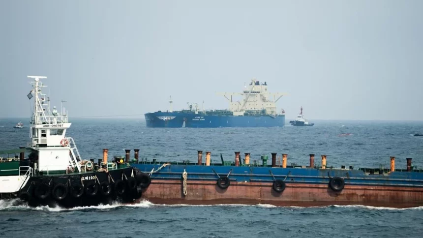 Bloomberg: Hürmüz Boğazı’ndan Deniz Ulaşımı Neredeyse Tamamen Durdu