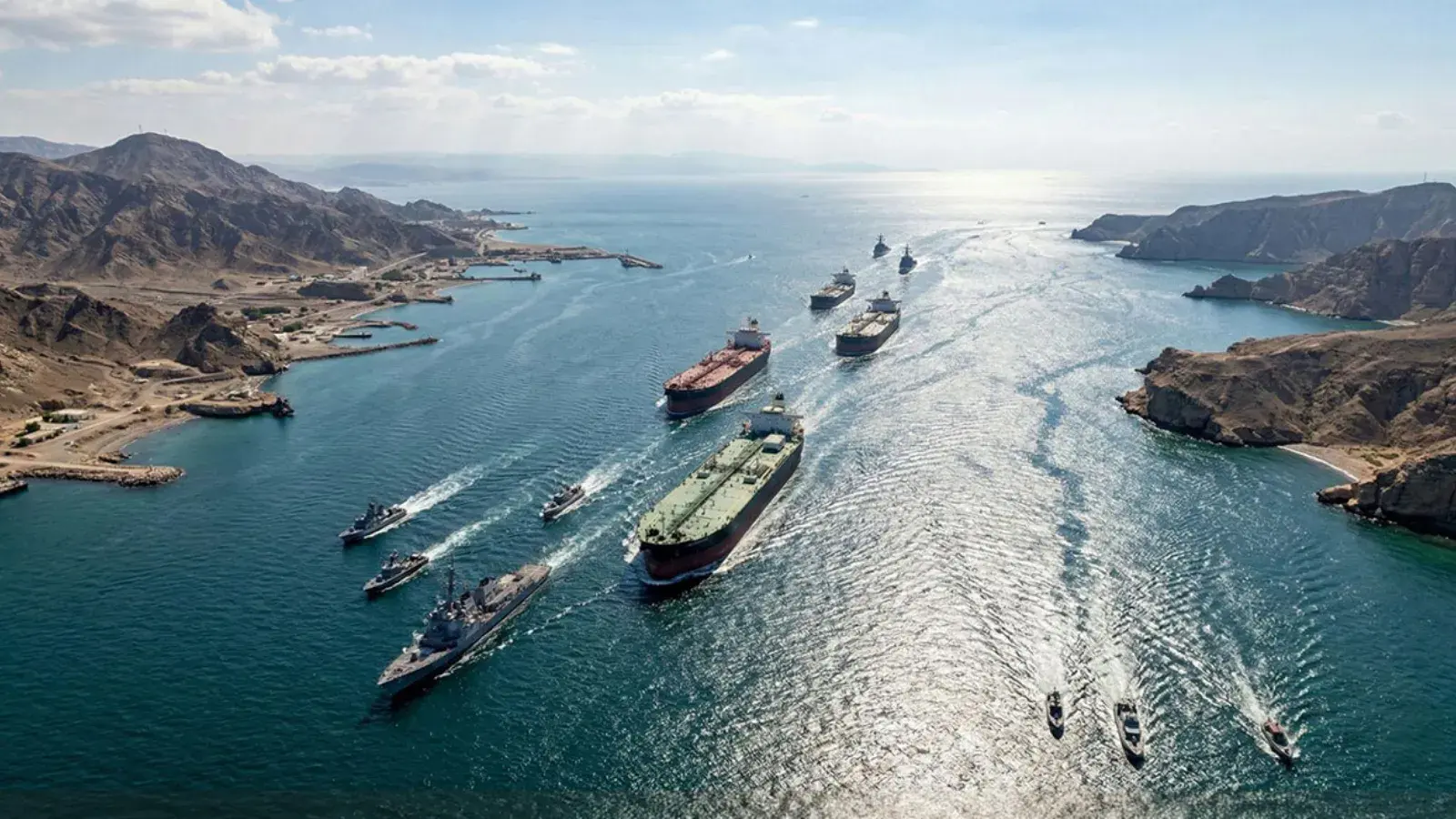 Hürmüz Boğazı’nda Mayına Çarpan Bir Petrol Tankeri İnfilak Etti