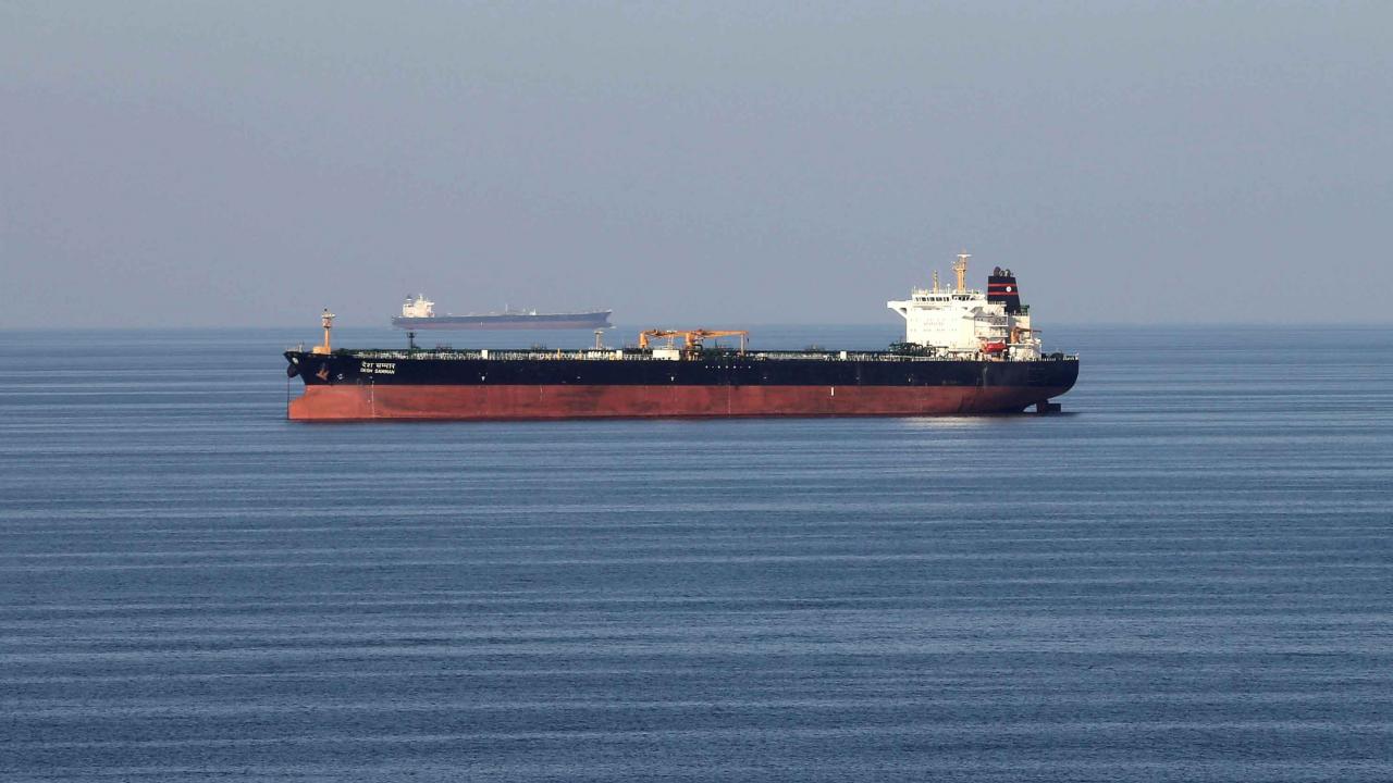 Hürmüz Boğazı'nın yeniden açılabileceği beklentisi petrol fiyatlarını düşürdü