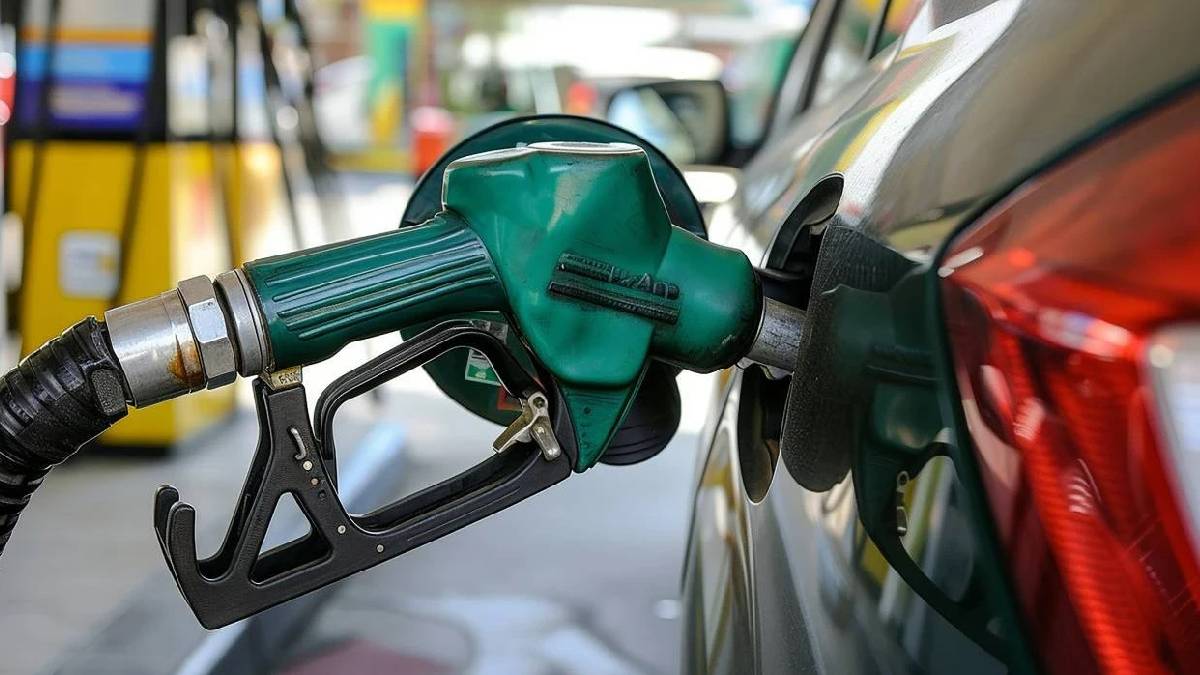 Benzine son ayların en büyük indirimi