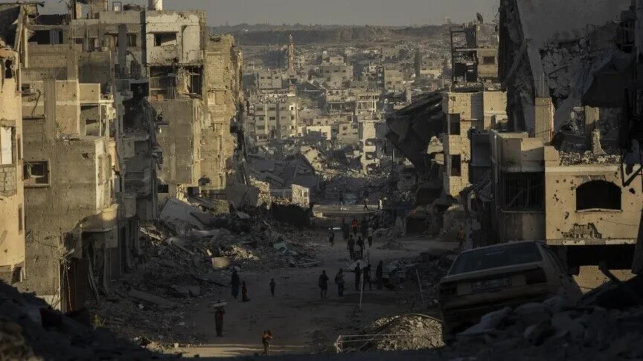 Katil İsrail'in ateşkese rağmen Gazze Şeridi'ne saldırıları devam ediyor