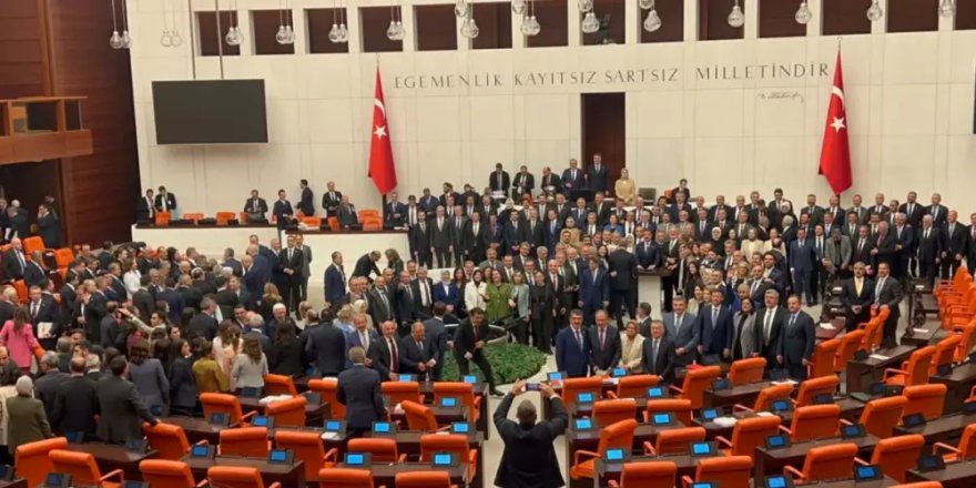 Sınırlı Adım, Kararlı Takip: Çerçeve Yasa ve Ötesi