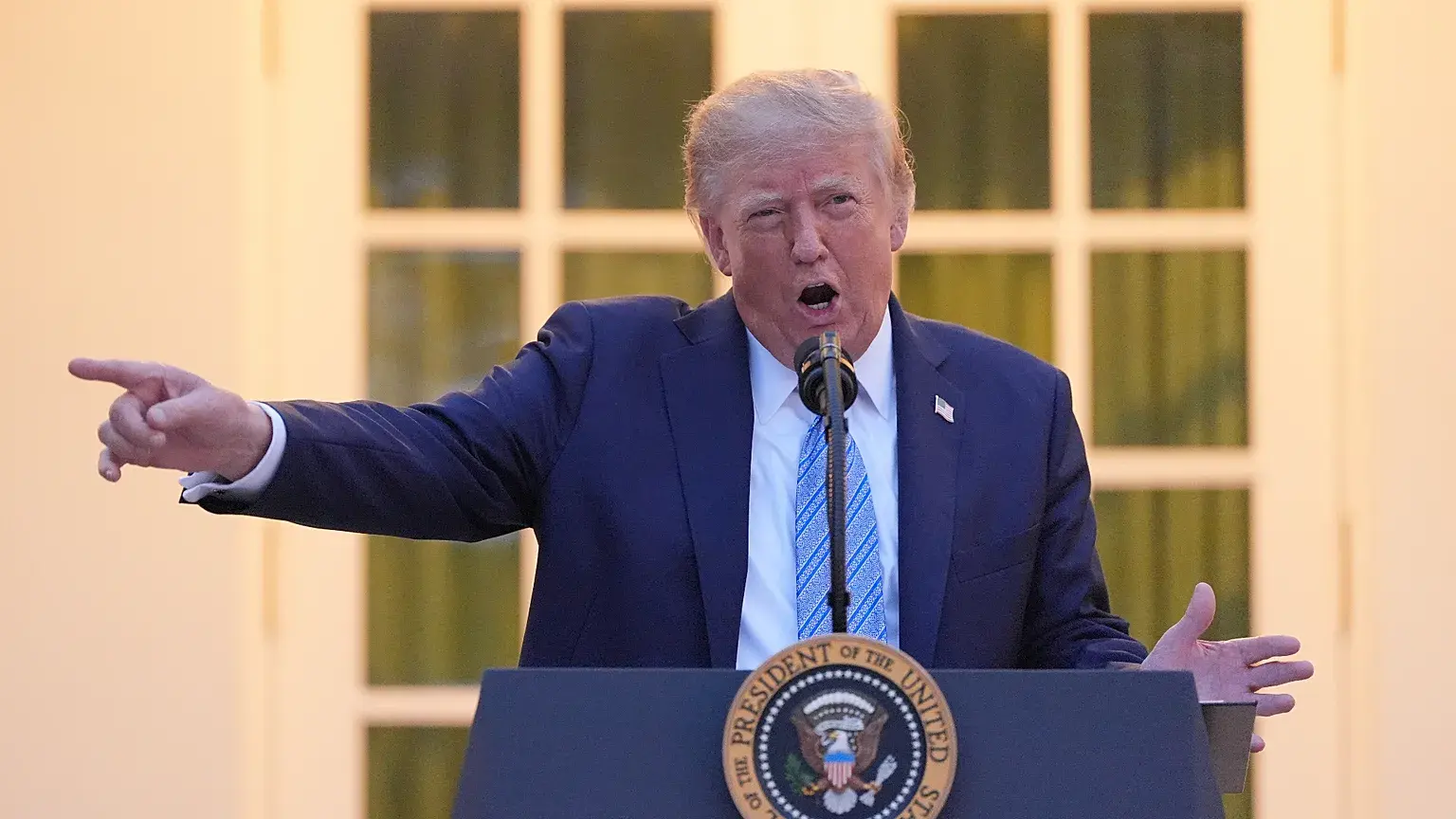 Trump, Rusya'ya yönelik yaptırımlar içeren tasarıyı imzaladı