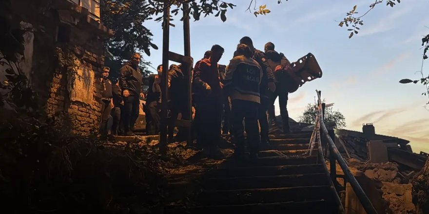 Zonguldak'ta bina çöktü