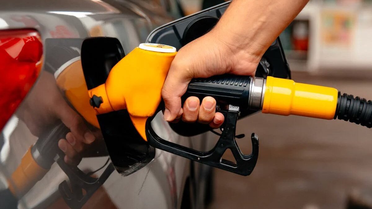 Akaryakıtta zam dalgası: Benzine 4,15, motorine 3,60, otogaza 9 TL zam