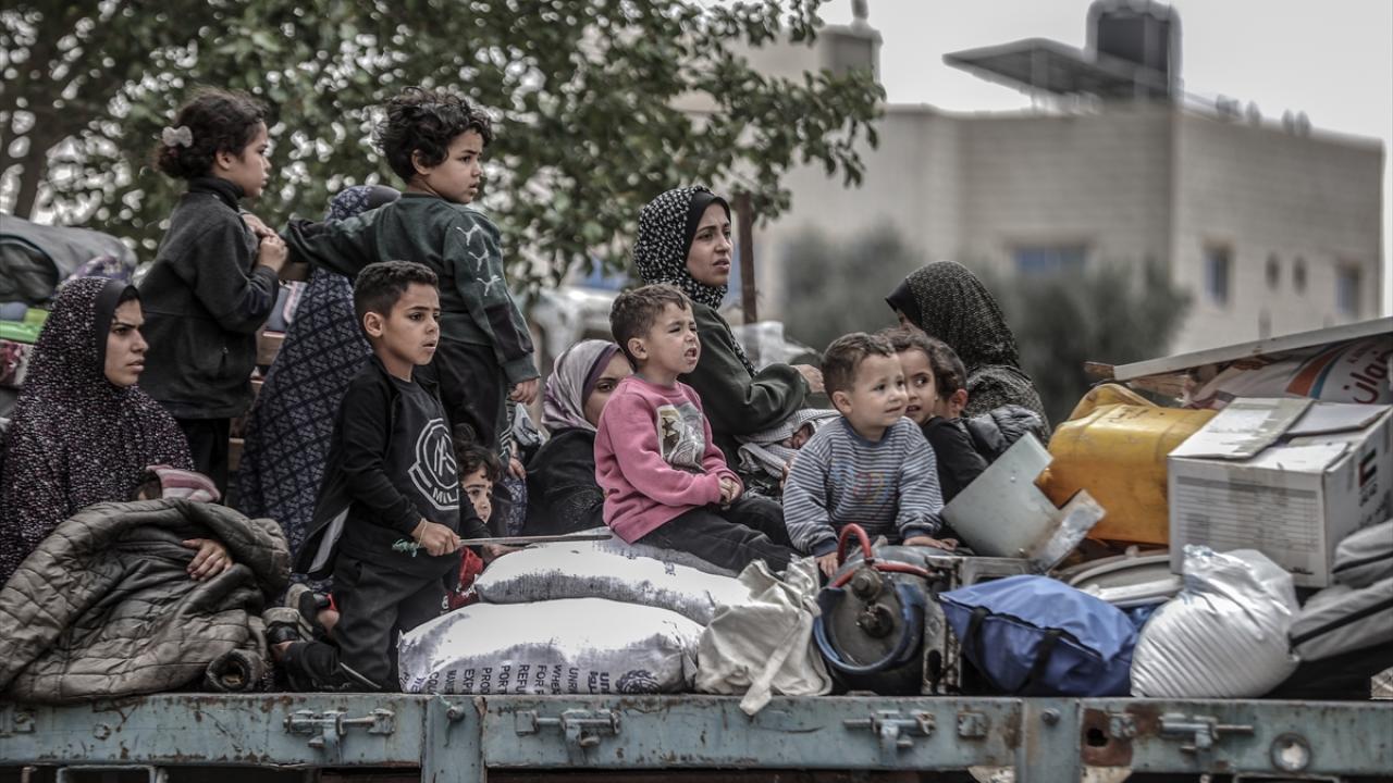BM'ye göre, Refah'ta yaklaşık 450 bin kişi zorla yerinden edildi