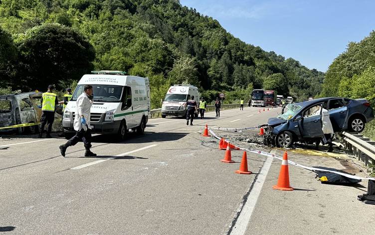 Sinop'ta kaza: 2’si doktor 4 kişi öldü, 2 kişi yaralandı