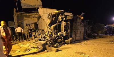 İran'da Pakistanlıları taşıyan otobüsün devrilmesi sonucu 28 kişi öldü