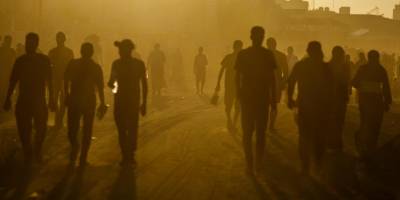 Katil İsrail, Filistinlileri göçe zorlamaya devam ediyor