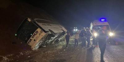 Van otobüsü Sivas'ta kaza yaptı: 24 yaralı
