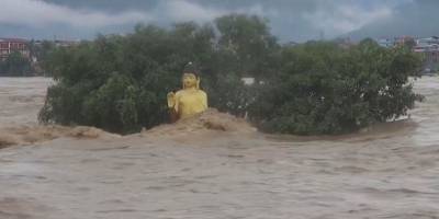 Nepal'de sel felaketi: 104 ölü, 64 kayıp