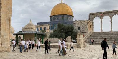 İsrailli yaklaşık 1400 sivil işgalci, Mescid-i Aksa'ya baskın düzenledi