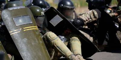 Silahlı gruplar 3 kışlayı basıp askerleri esir aldı